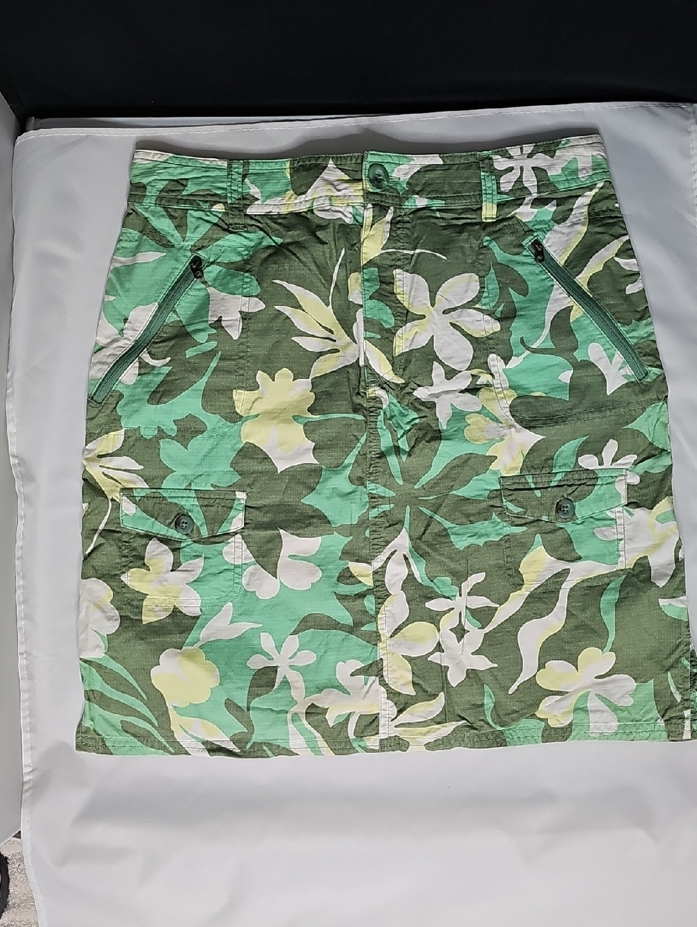 Columbia Mint Green and White Patterned Women's Skirt